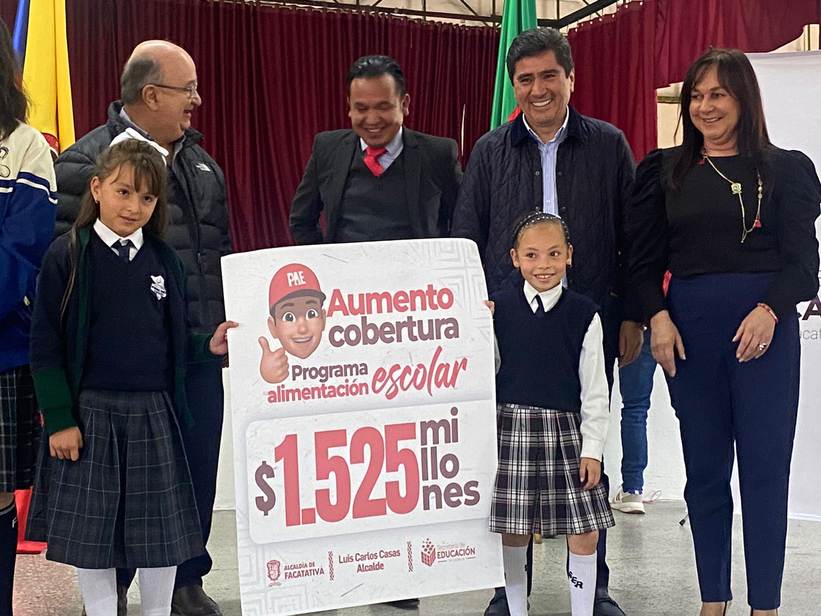 Desde Facatativá, el director de Alimentos para Aprender entrega $1.525 millones para ampliar la cobertura del PAE