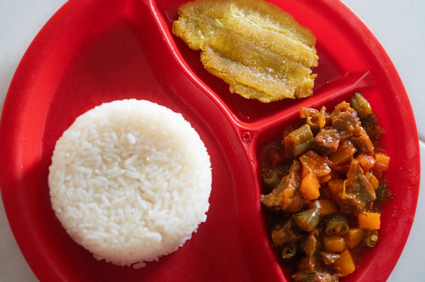 Alerta nacional: más de 860 mil estudiantes podrían regresar a clase sin alimentación escolar