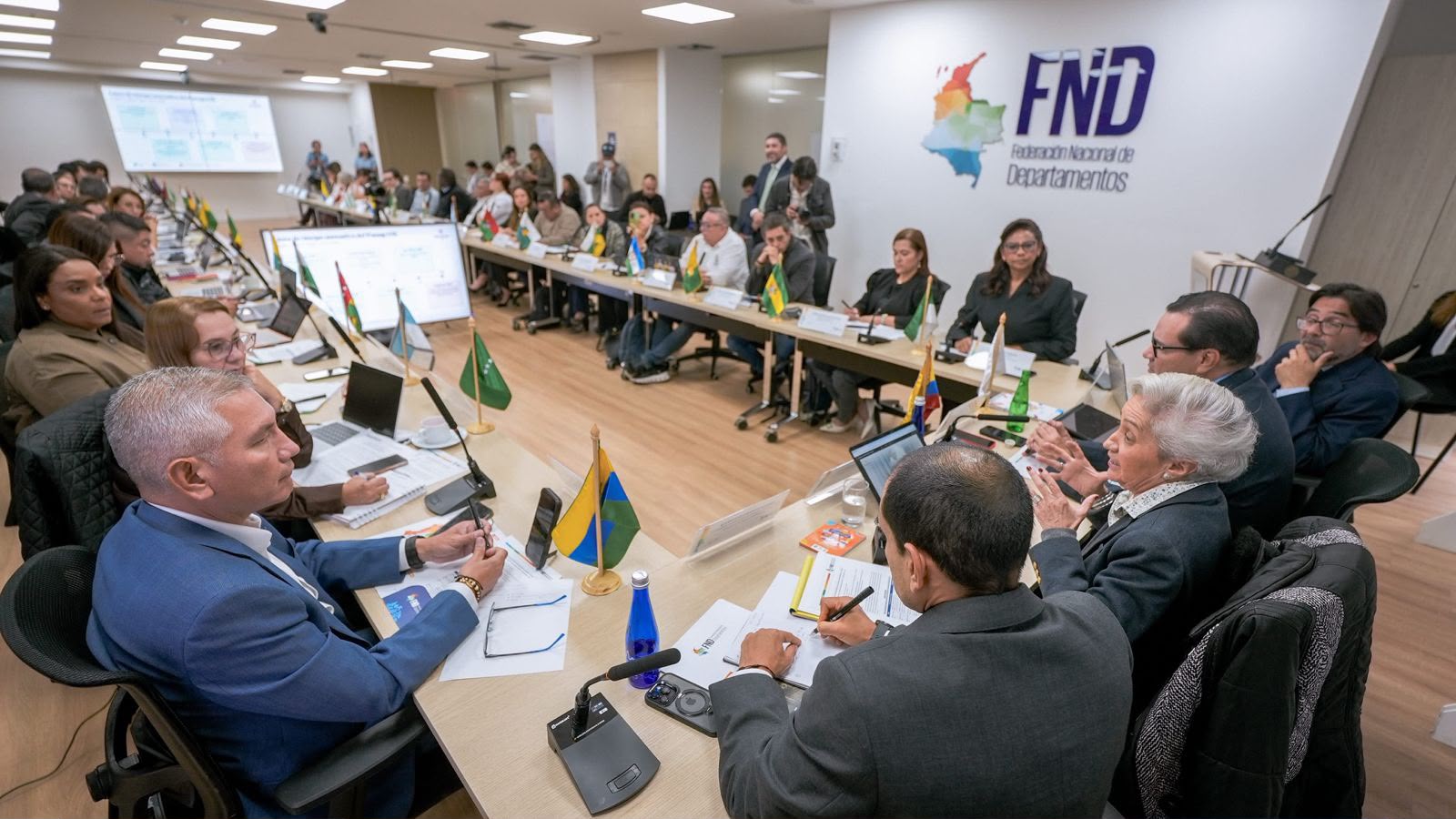Ministerio de Educación recoge alertas territoriales para avanzar en soluciones urgentes y estructurales a la crisis del FOMAG 2