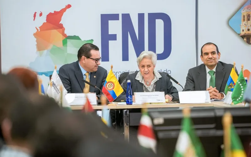 Ministerio de Educación recoge alertas territoriales para avanzar en soluciones urgentes y estructurales a la crisis del FOMAG