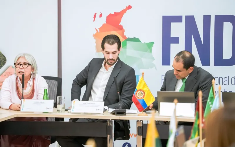 Ministerio de Educación recoge alertas territoriales para avanzar en soluciones urgentes y estructurales a la crisis del FOMAG